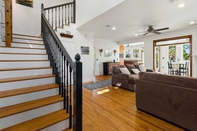 Stunning panoramic bay views from this jewel box custom home on - photo 10