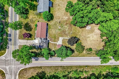 Built in 1955 and loved by the same family, this charming - photo 4