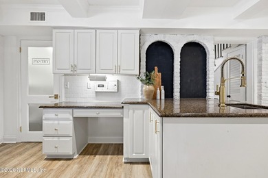 Welcome to Neptune Beach's ''Flagship House'' - a rare - photo 12