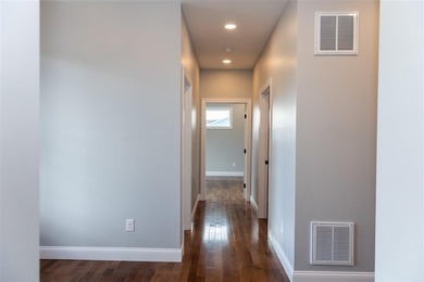 Modern farmhouse, 4 Bed 3 Bath, minutes from historic downtown - photo 8
