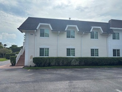 Beautiful 2 bedrooms 2 full bathrooms completely renovated. The - photo 2