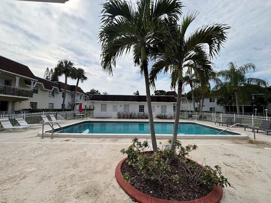Beautiful 2 bedrooms 2 full bathrooms completely renovated. The - photo 3