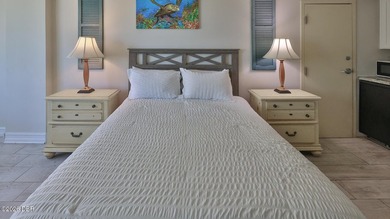 Life really is better in the Shores! Welcome to an incredible - photo 4