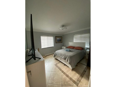Beautiful 2 bedrooms 2 full bathrooms completely renovated. The - photo 8