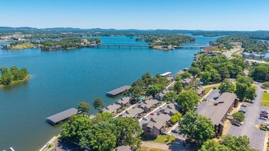 Welcome to effortless lake living at 200 Hamilton Oaks Drive - photo 1