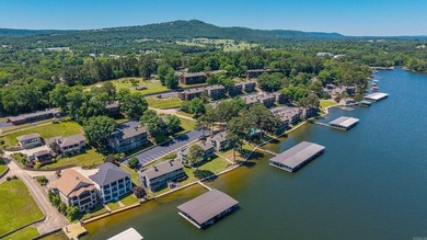 Welcome to effortless lake living at 200 Hamilton Oaks Drive - photo 2
