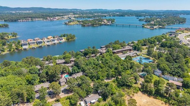 Welcome to effortless lake living at 200 Hamilton Oaks Drive - photo 5