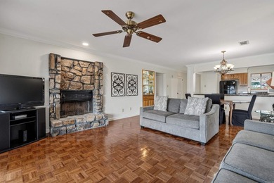 Welcome to effortless lake living at 200 Hamilton Oaks Drive - photo 10