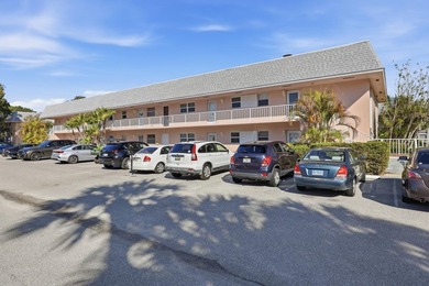 Welcome to easy Florida living in this beautifully maintained - photo 42