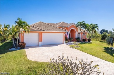 Luxury Waterfront Estate on a Rare Triple Lot - Fully Furnished - photo 3