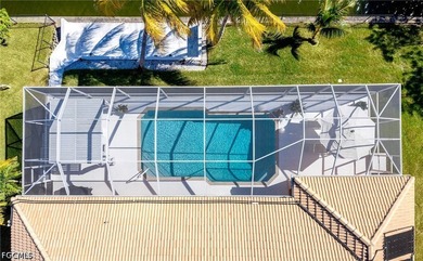 Luxury Waterfront Estate on a Rare Triple Lot - Fully Furnished - photo 6