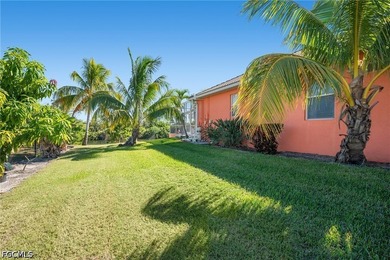 Luxury Waterfront Estate on a Rare Triple Lot - Fully Furnished - photo 10