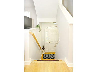Light-filled and beautifully maintained, this move-in-ready - photo 13