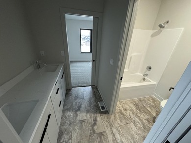 Welcome to luxury living redefined in Lakeshore Estates!! - photo 7