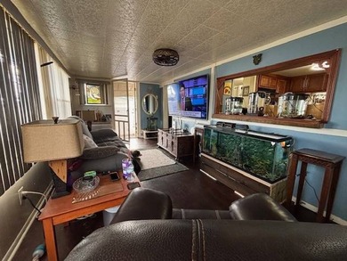 Cozy home located in Hillcrest MHC an age qualifying community - photo 3