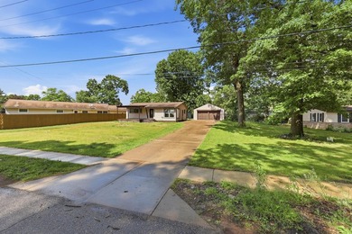 310 N John St, Decatur -- Charming 2-bed, 1-bath home on a - photo 4