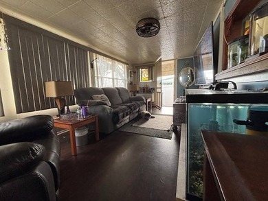 Cozy home located in Hillcrest MHC an age qualifying community - photo 4