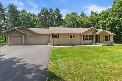 Move-in ready 3-bed, 3-bath ranch on a private, heavily wooded 1 - photo 1