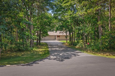 Move-in ready 3-bed, 3-bath ranch on a private, heavily wooded 1 - photo 2