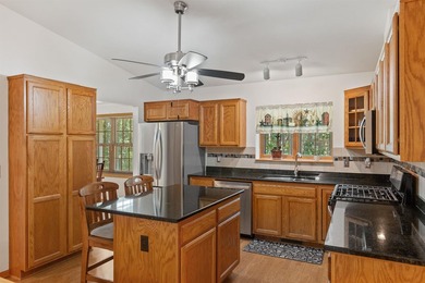 Move-in ready 3-bed, 3-bath ranch on a private, heavily wooded 1 - photo 7