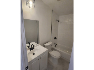 Recently remodeled! New cabinets! New flooring! New bathrooms! - photo 7
