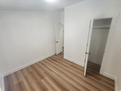 Recently remodeled! New cabinets! New flooring! New bathrooms! - photo 9