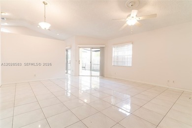 This beautiful corner residence is nestled in a quiet cul-de-sac - photo 3