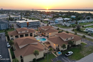 Welcome to affordable coastal living at its finest! This move-in - photo 2