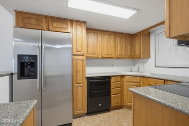 Welcome to affordable coastal living at its finest! This move-in - photo 5