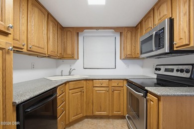Welcome to affordable coastal living at its finest! This move-in - photo 6