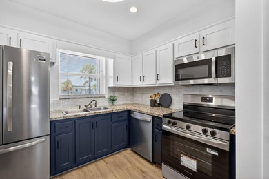BOATER'S PARADISE ON THE INTERCOASTAL! Beautifully updated - photo 12