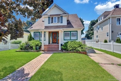 Welcome to 17 Shonnard Avenue, Freeport. A spacious 5-bedroom, 2 - photo 4