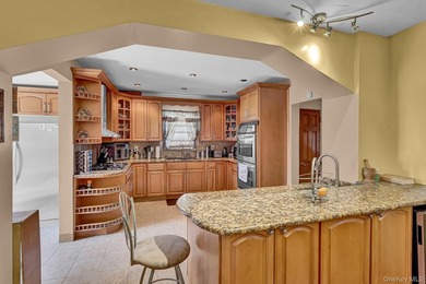 Welcome to 17 Shonnard Avenue, Freeport. A spacious 5-bedroom, 2 - photo 9