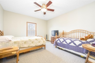 Beautiful 3 bed/2.5 bath waterfront home on Long Island - photo 30