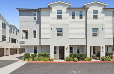Rarely available, this exceptional 3-bedroom, 2.5-bath end-unit - photo 1