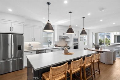 Rarely available, this exceptional 3-bedroom, 2.5-bath end-unit - photo 5
