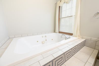 Beautiful 3 bed/2.5 bath waterfront home on Long Island - photo 35