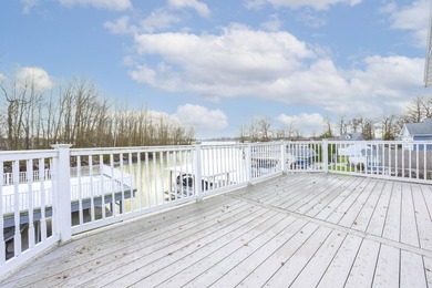 Beautiful 3 bed/2.5 bath waterfront home on Long Island - photo 37