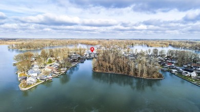 Beautiful 3 bed/2.5 bath waterfront home on Long Island - photo 40