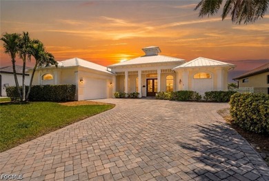 GULF ACCESS, CUSTOM BUILT HOME. COVERED 10,000-LB BOAT LIFT - photo 1