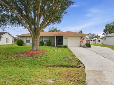 Welcome to this freshly painted 2-bedroom, 2-bathroom pool home - photo 6