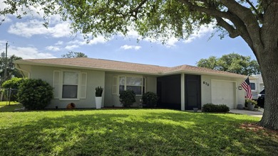 Welcome to this freshly painted 2-bedroom, 2-bathroom pool home - photo 10
