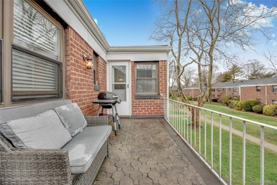 Welcome to this spacious 3-bedroom, 2 full bath co-op in - photo 32