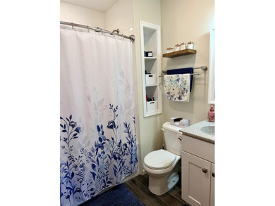 Perfectly positioned on historic Lake Avenue, just one block - photo 36