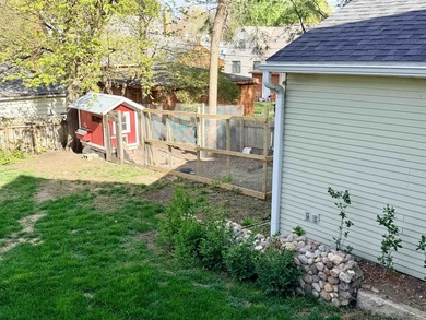 Perfectly positioned on historic Lake Avenue, just one block - photo 44
