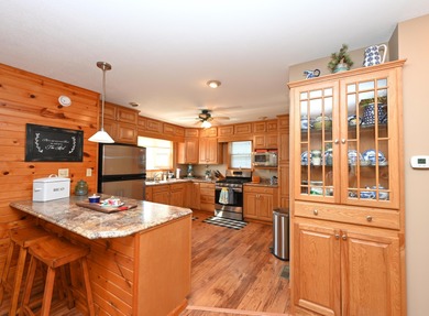 Immerse yourself in the beauty of lakefront living with this - photo 7