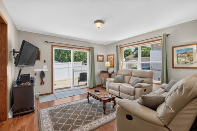 Perfectly positioned across from the Irv Warren golf course - photo 14