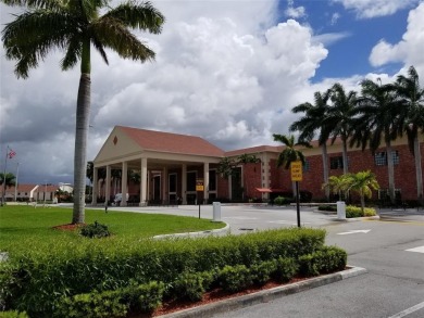 Lake Condo For Sale in Boca Raton, Florida