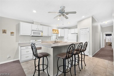 TURNKEY/FURNISHED 3 bedroom, 2 bath manufactured home in the 55+ - photo 5
