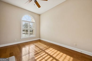 This Arthur Rutenberg custom home offers quality craftsmanship - photo 37
